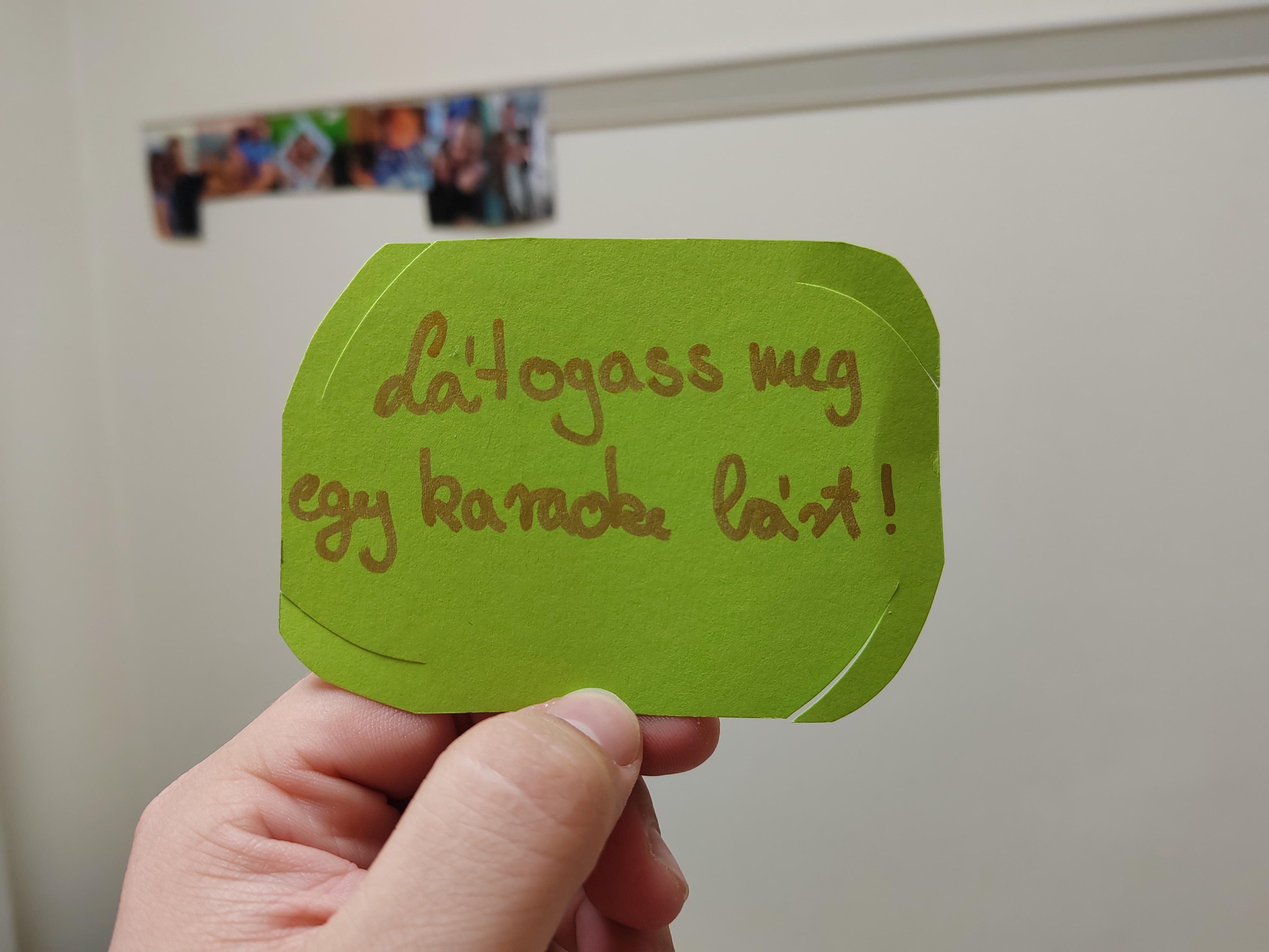 Látogass meg egy karaoke bárt!